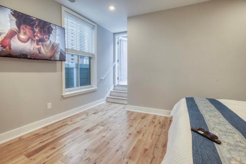 King Suite with Balcony image 6