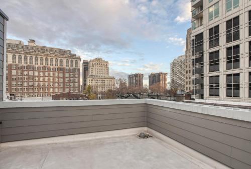 Suite with Balcony image 1