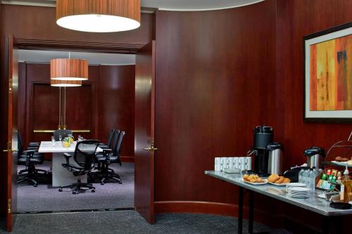 Renaissance Concourse Atlanta Airport Hotel - image 2