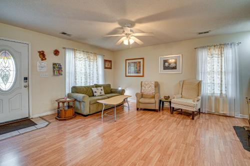 12 Mi to Myrtle Beach Peaceful Abode in Conway! in Conway (Dél-Karolina)