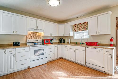 12 Mi to Myrtle Beach Peaceful Abode in Conway! in Conway (Dél-Karolina)