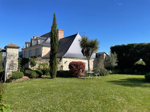 Manoir des Rosiers in Noyant-La-Plaine