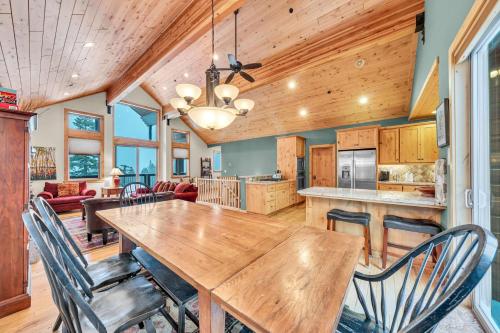 Spacious Tahoma Retreat with Hot Tub and Game Room in Meeks Bay (CA)