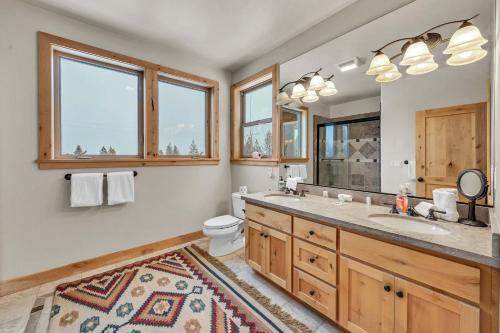 Spacious Tahoma Retreat with Hot Tub and Game Room in Meeks Bay (CA)