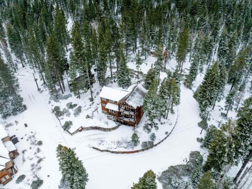 Spacious Tahoma Retreat with Hot Tub and Game Room in Meeks Bay (CA)