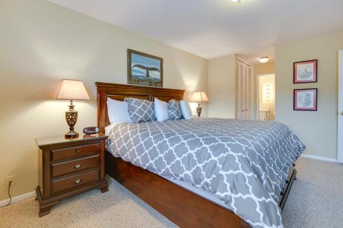 Lincoln Condo with Patio and Pool Access -Walk to Beach - image 2