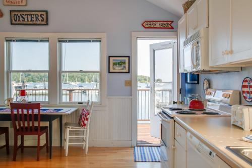 Heron Cottage on Casco Bay with Deck and Dock Access! - image 11