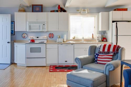 Heron Cottage on Casco Bay with Deck and Boat Dock!