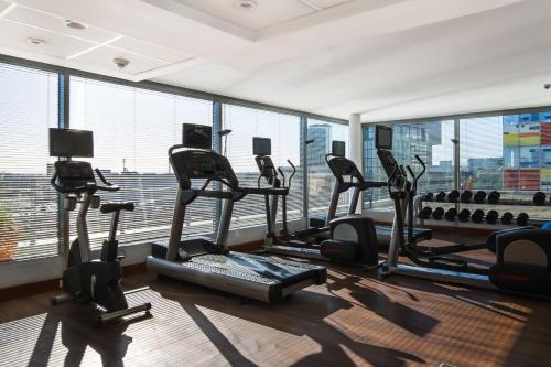 Courtyard by Marriott Duesseldorf Hafen - image 13