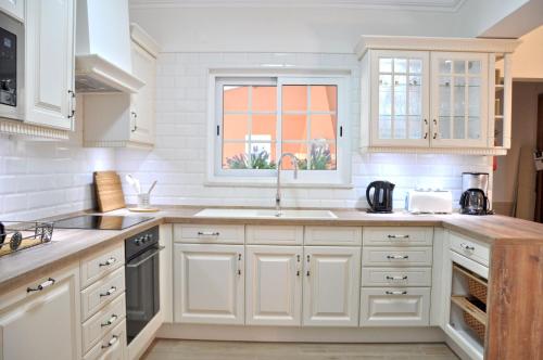 Fantastic Private Villa ideal for great family holidays - image 4