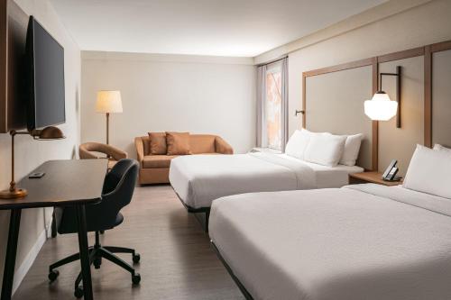 2 queen beds, 1 sofa bed