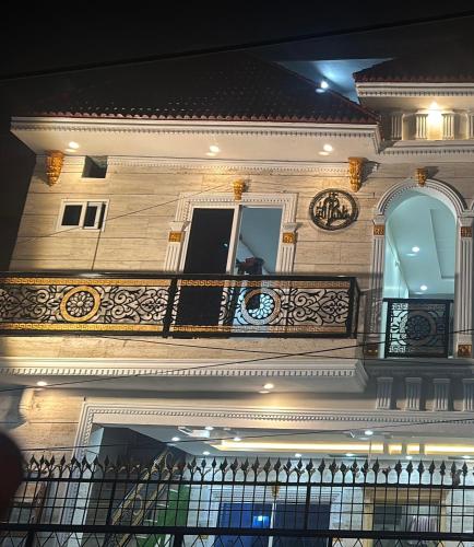 Raza 654, Lahore