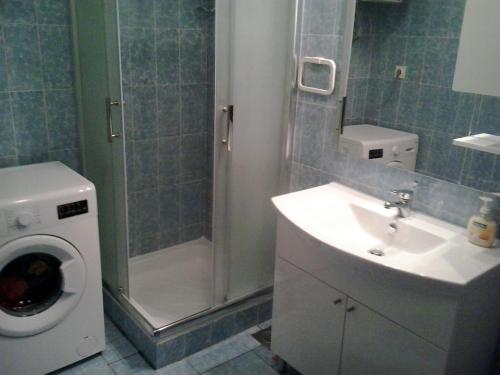 Antique apartment with balcony - image 9