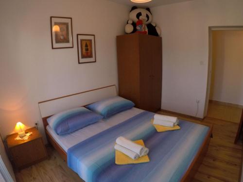 Antique apartment with balcony - image 10