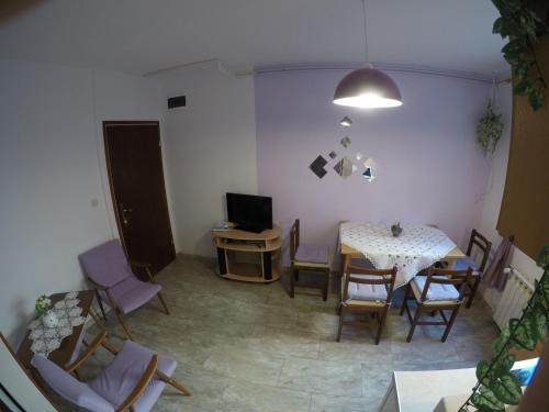 Antique apartment with balcony - image 11