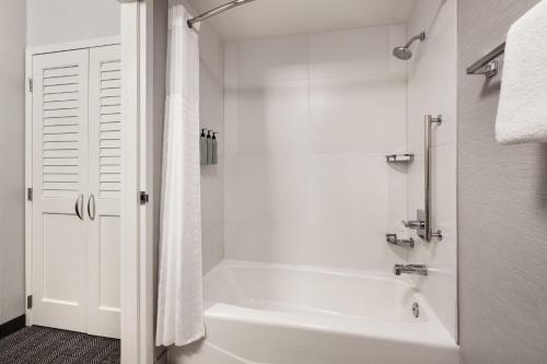 King Room image 5