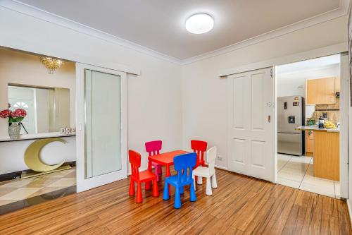 Létesítmények, StayAU Family-Friendly 3BR Getaway in Malvern in Chadstone