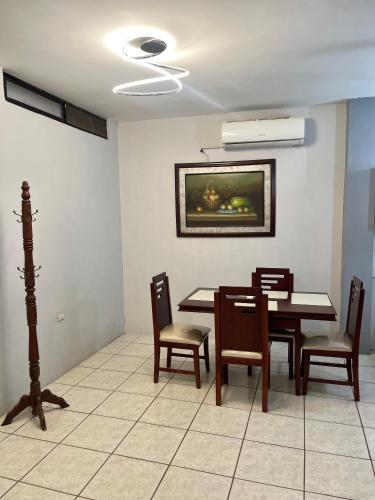 Enorme 3 habitaciones, 7 camas, centro de machala