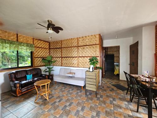 Siquijor Cottage Lynn with Solar System in มาเรีย