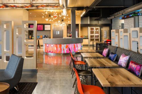 Aloft Louisville East - image 6