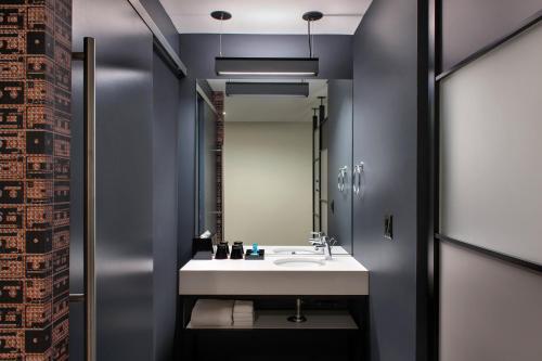 Aloft Buffalo Downtown - image 11