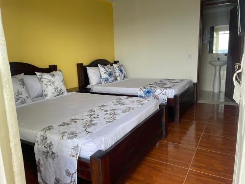 2 double beds