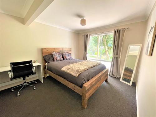 Luxury Mountain Retreat with Gym, Heated Private Pool & Bush Views