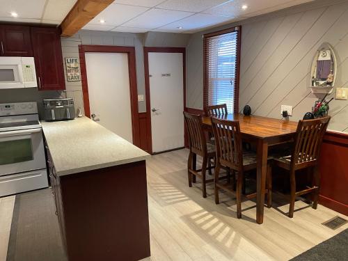 4 Bedroom Cottage on Manitoulin Island Next to Sand Beaches! in Providence Bay (ON)