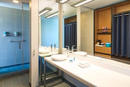 Aloft Hotel Frisco - image 12