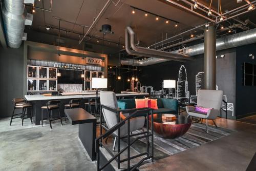 ผับ/เลาจน์, Aloft Charlotte City Center in ชาร์ล็อตต์ ซิตี้ เซ็นเตอร์