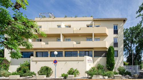 Hotel Les Nevons - image 8