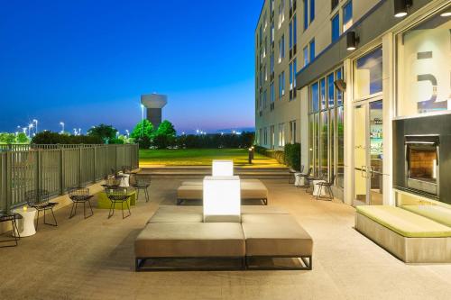 Aloft Hotel Plano - image 14