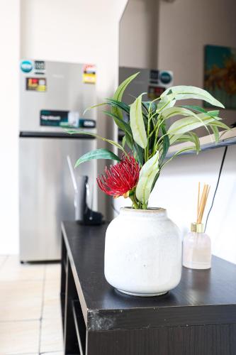 Konyha, StayAU Cozy 1BR Living Space Near Chadstone in Chadstone
