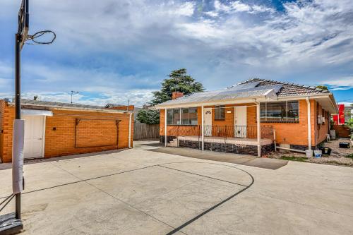 StayAU Cozy 1BR Living Space Near Chadstone in Chadstone