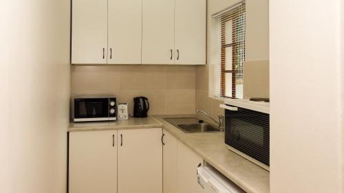 kuchnia, 39 On Nile Guest House in Greenacres
