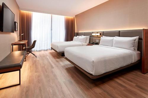 2 queen beds