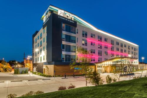 Aloft Dallas Arlington Entertainment District in Arlington, USA