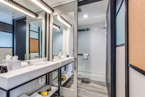 Aloft Dallas Arlington Entertainment District - image 11