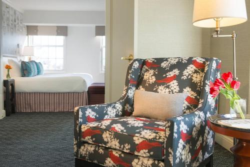 The Alexandrian Old Town Alexandria Autograph Collection - image 6