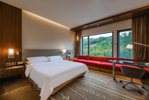 Libo Xiaoqikong Ruijing Hotel