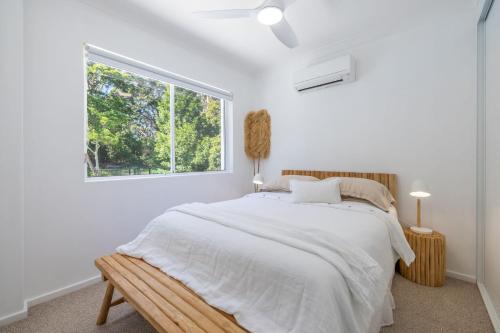 Cloud Nine, 18 Wynne Cres - heated pool, waterviews, beach
