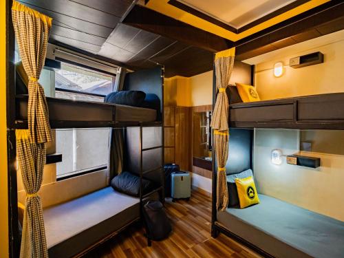 1 bunk bed