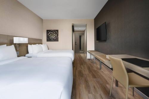 Guest room, 2 Queen beds