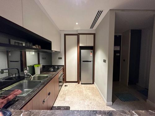 Luxurious Condo in Heart of Kuala Lumpur with Rooftop Garden - image 6