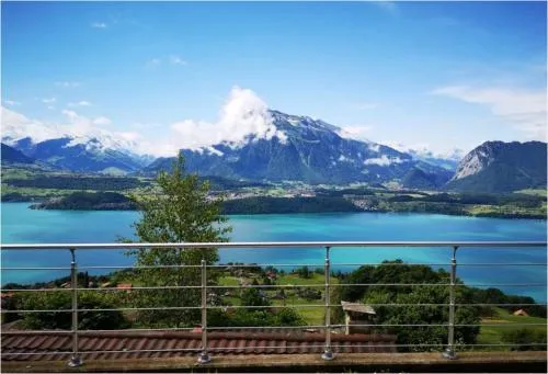Chalet with panoramic views of the mountains of the Oberland and Lake Thun in Sigriswil, Schweiz