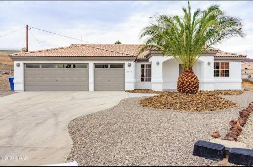 Newly remodeled family friendly home near lake