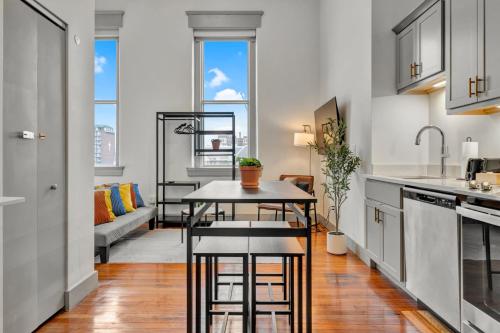 Bright and Modern Studio in Louisville # 405 in Louisville, USA