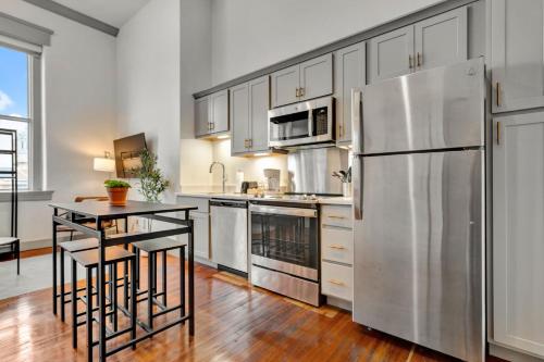 Bright and Modern Studio in Louisville # 405 in Louisville, USA