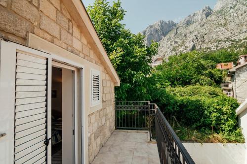 ระเบียง/ชานเรือน, Spacious Family 4BR Seaside House, Fantastic Sea Views, 20 Meters to Beach in โอราโฮวัซ