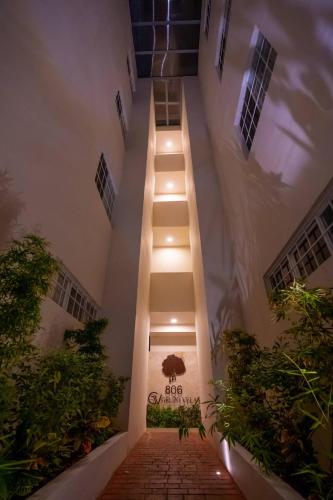Luxury Apartment With Poll - image 3